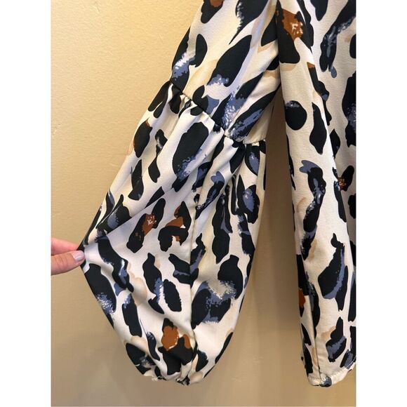 C+D+M Black and White Leopard Print Bell Sleeve Boho Top Size Small - Picture 3 of 5